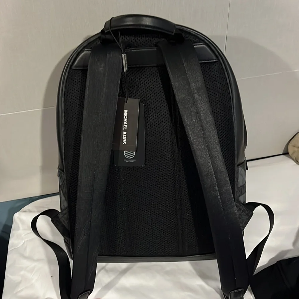 NWT rare limited edit. Michael Kors mens Cooper backpack with signature monogram - Picture 3 of 9